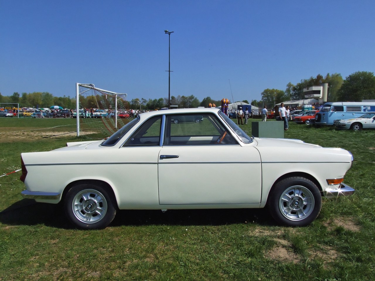 BMW 700: 2 фото