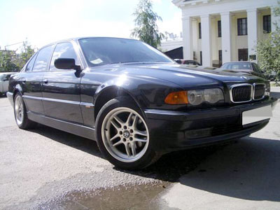 BMW 728i: 2 фото