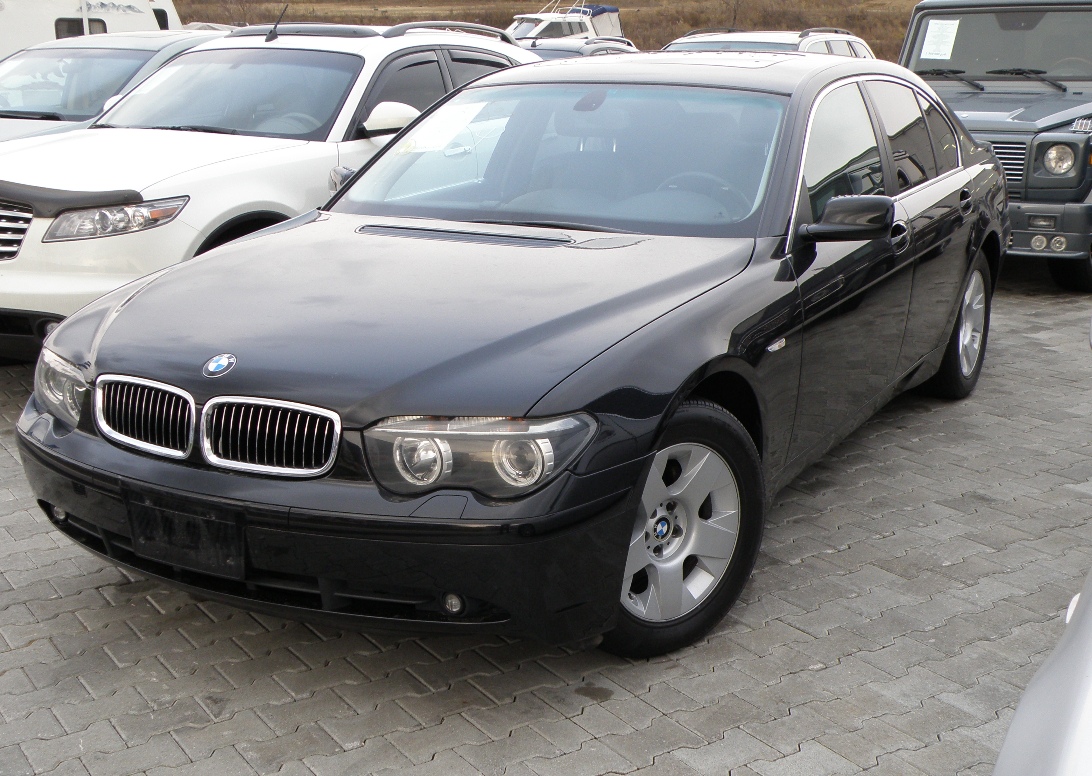 BMW 735i: 12 фото