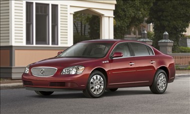 Buick Lucerne: 11 фото