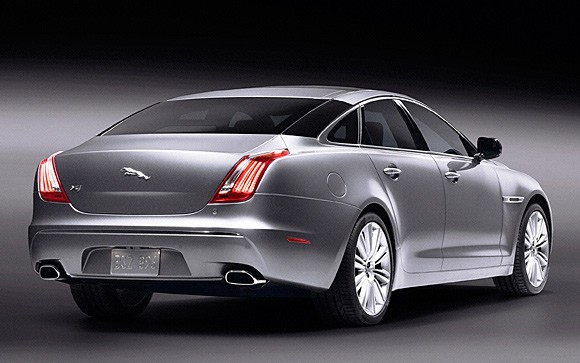 Jaguar XJ L: 7 фото