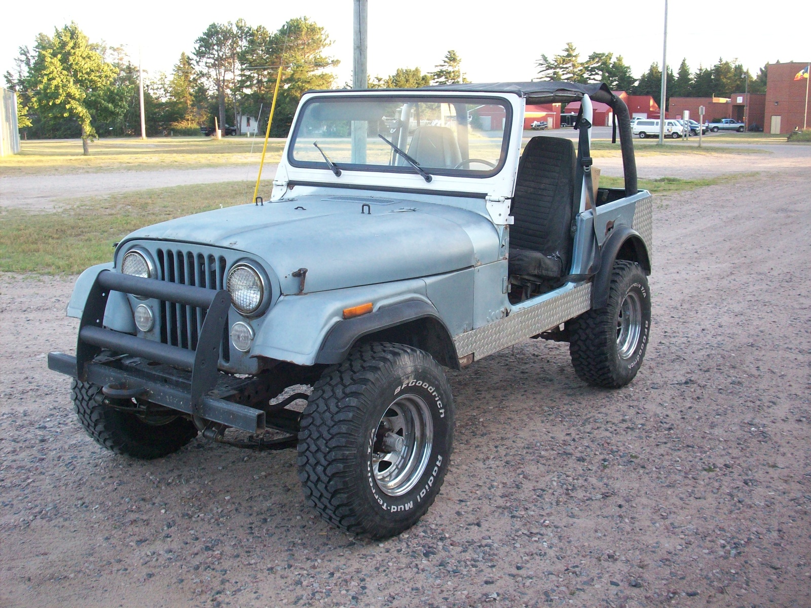 Jeep CJ-7: 11 фото