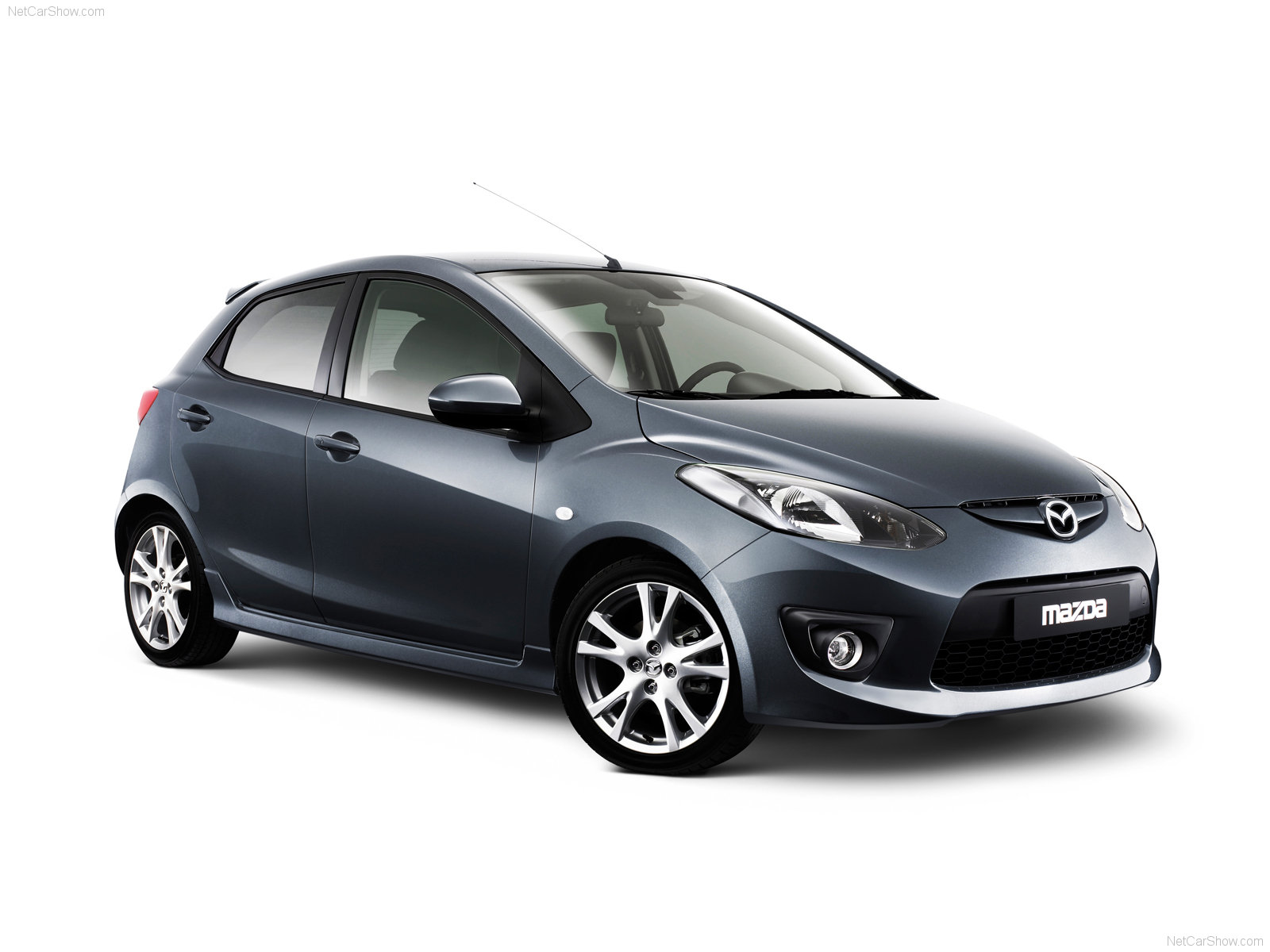 Mazda 2: 5 фото