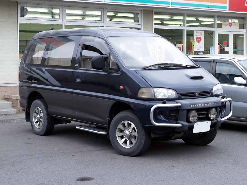 Mitsubishi Delica: 10 фото