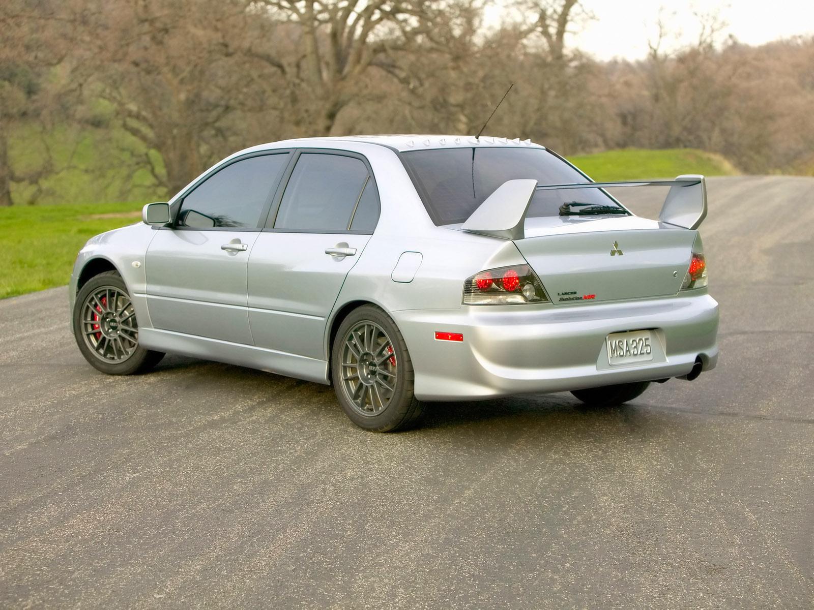 Mitsubishi Lancer Evolution IX: 11 фото