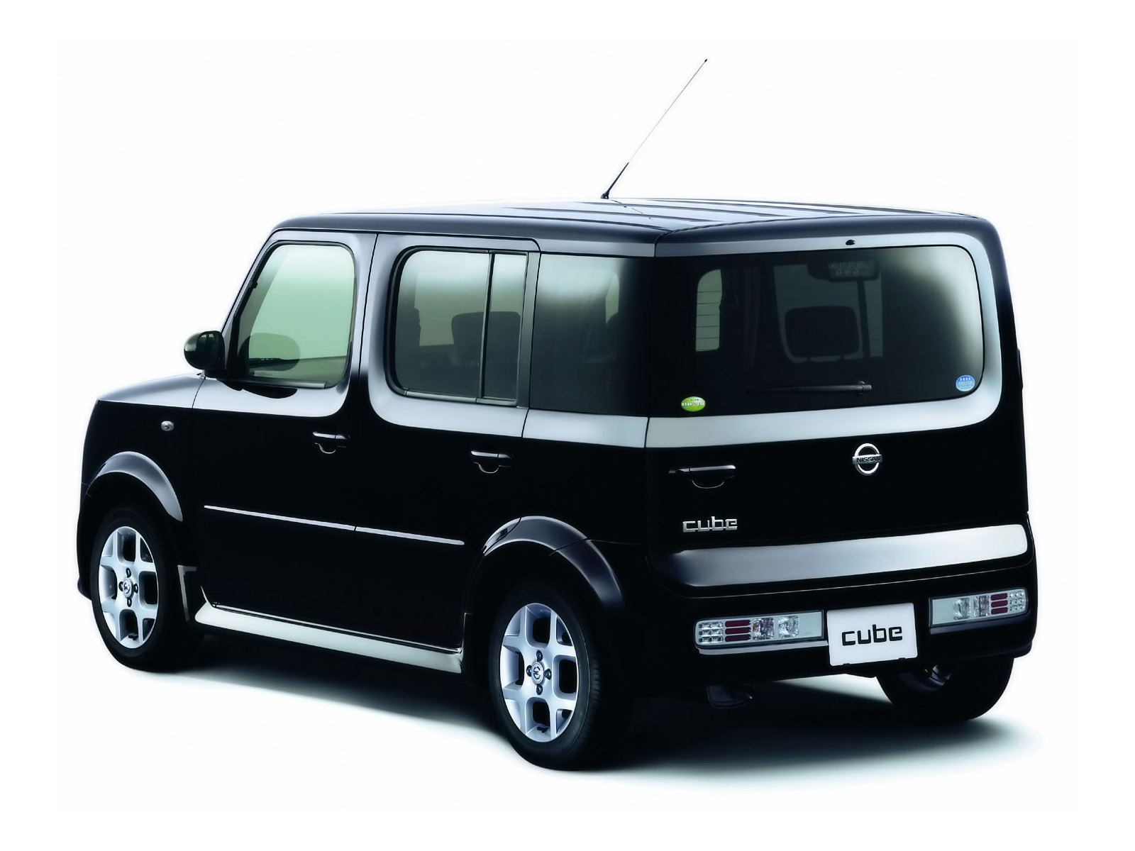 Nissan Cube: 10 фото