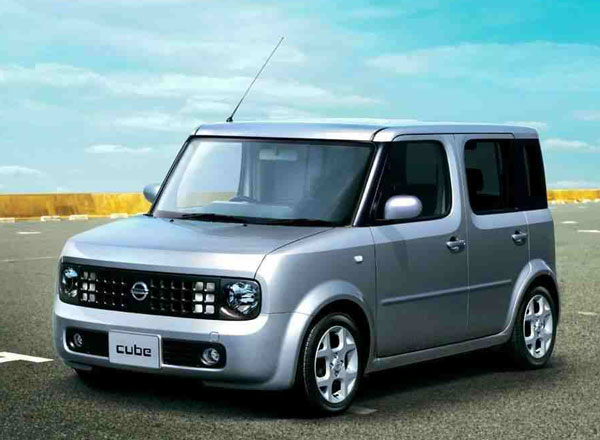 Nissan Cube: 11 фото