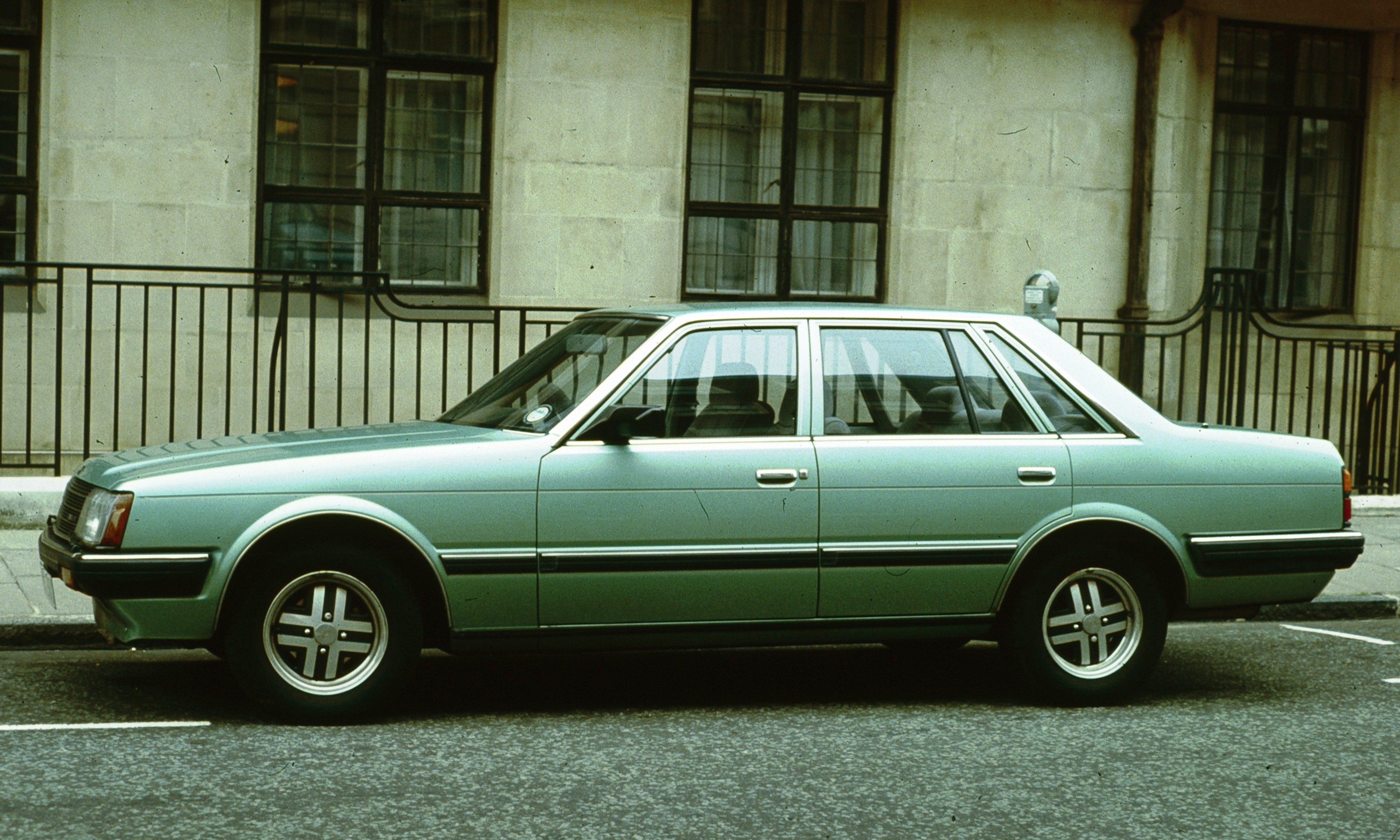 Nissan Laurel: 6 фото