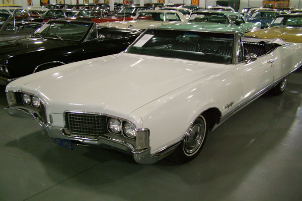 Oldsmobile 98: 4 фото