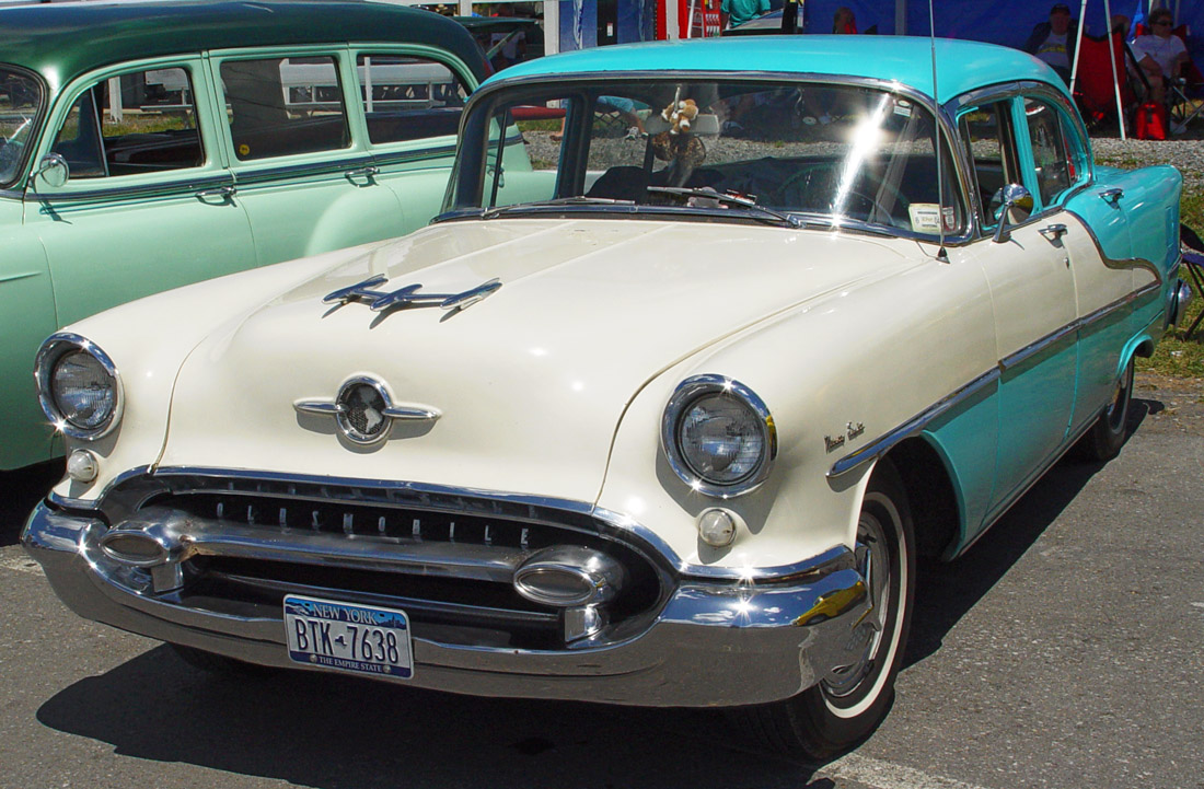 Oldsmobile 98: 12 фото