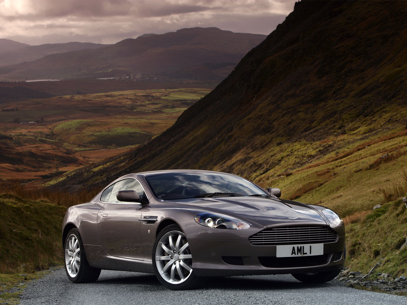 Aston Martin DB9: 8 фото