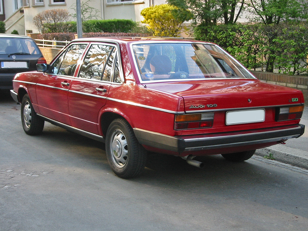 Audi 100 C2: 11 фото