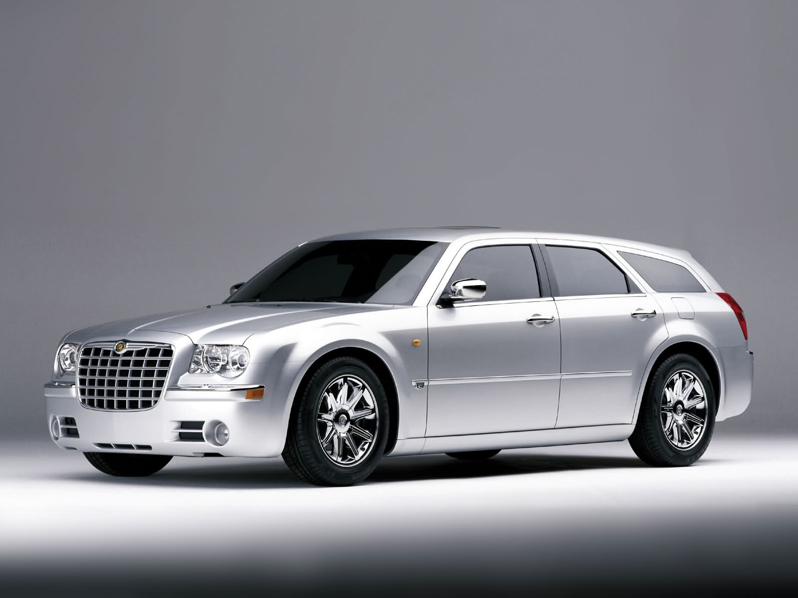 Chrysler 300C Touring: 11 фото