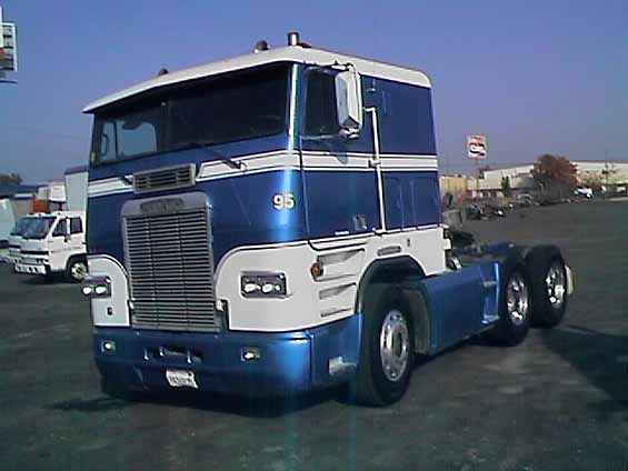 Freightliner FLA: 3 фото