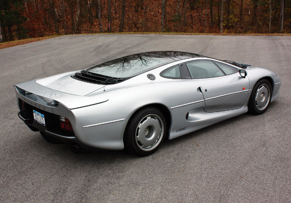 Jaguar XJ220: 11 фото