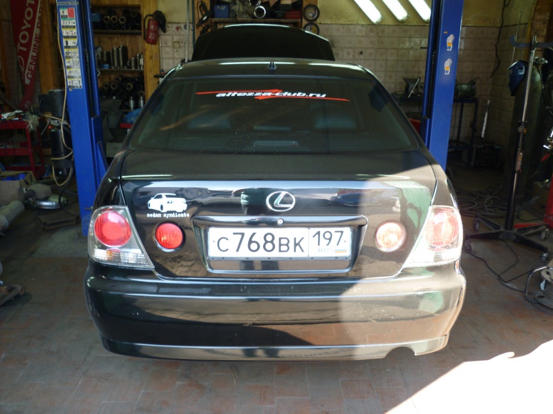 Lexus IS I: 7 фото