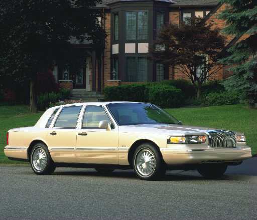 Lincoln Town Car: 3 фото