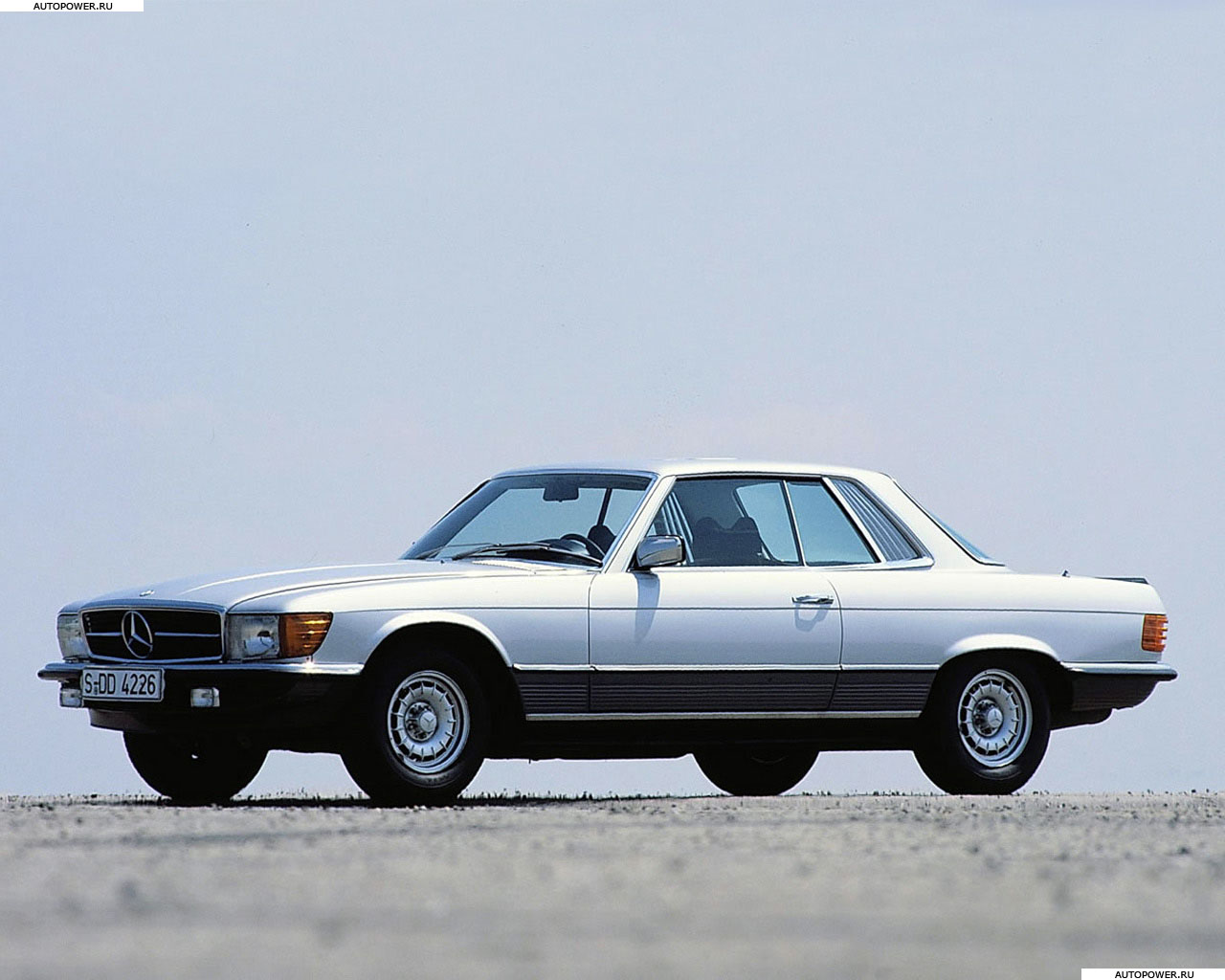 Mercedes SL-class R107: 9 фото