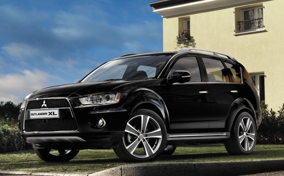 Mitsubishi Outlander XL: 8 фото