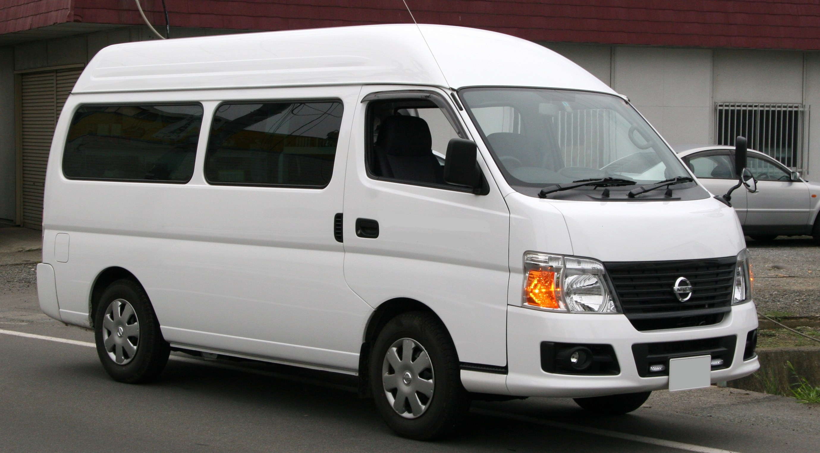 Nissan Caravan: 9 фото