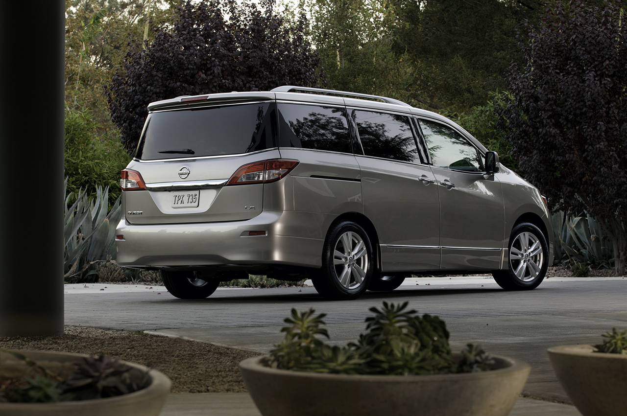 Nissan Quest II: 7 фото