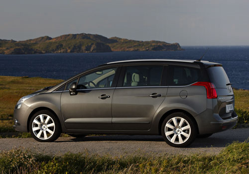 Peugeot 5008: 9 фото