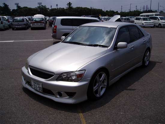 Toyota Altezza: 4 фото