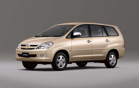 Toyota Innova: 8 фото