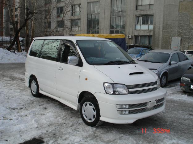 Toyota Noah: 12 фото